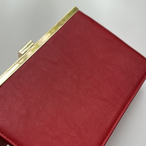 Clutch in perfect red shade - Picture 2 of 9